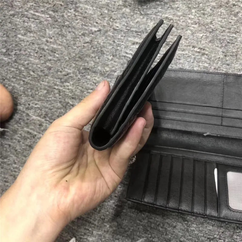 TREKHE | Sovereign Crocodile Long Wallet – Zweifach faltbare Clutch mit charakteristischer Textur