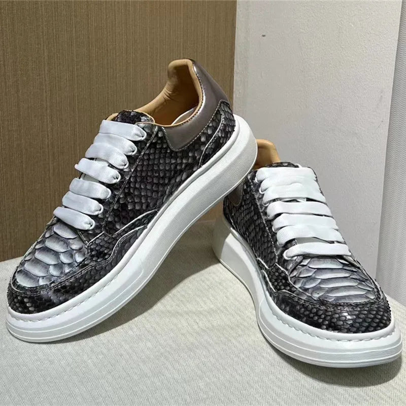 TREKHE | Serpentine Leder Street Sneakers – Silber-Schwarze Exotische Schnürschuhe für Herren