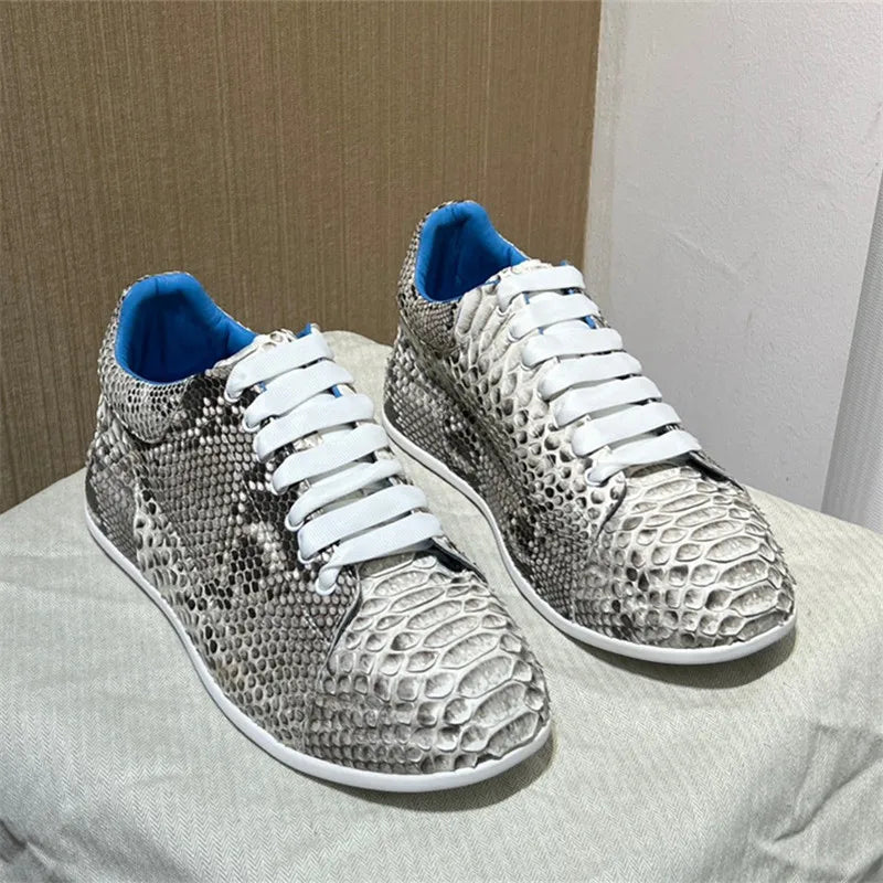 TREKHE | Serpentine Schnür-Walking-Flats – Unisex-Sneaker aus echtem Schlangenleder in Grau