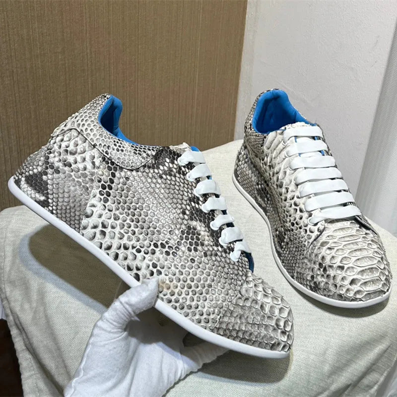 TREKHE | Serpentine Schnür-Walking-Flats – Unisex-Sneaker aus echtem Schlangenleder in Grau
