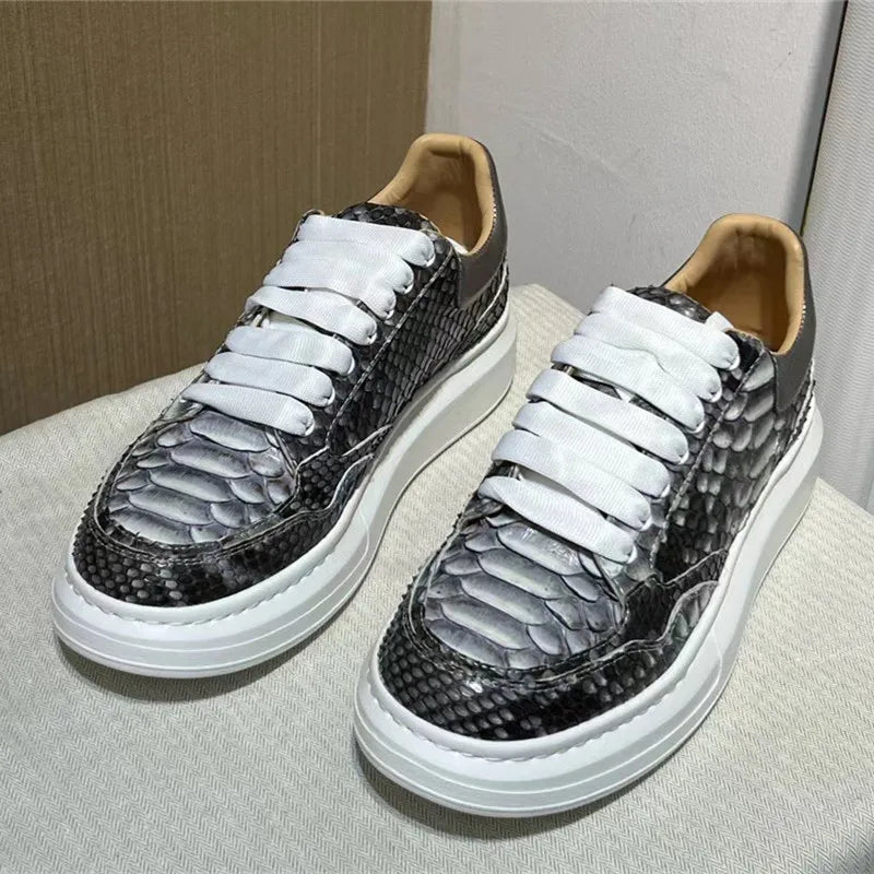 TREKHE | Serpentine Leder Street Sneakers – Silber-Schwarze Exotische Schnürschuhe für Herren