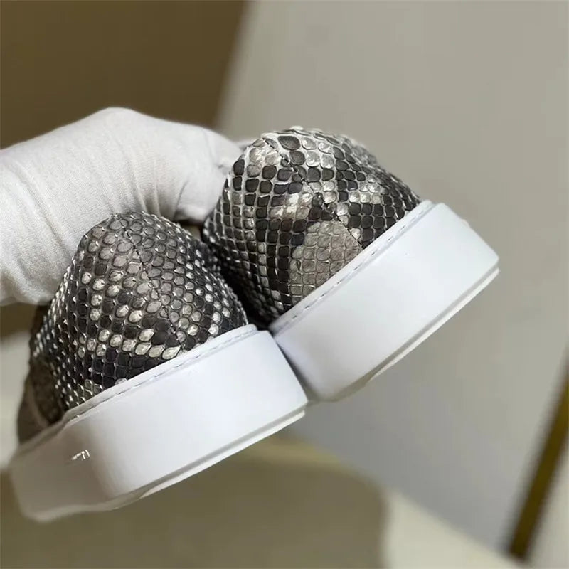 TREKHE | Graue Slip-On-Loafer aus exotischem Leder – Unisex-Ballerinas