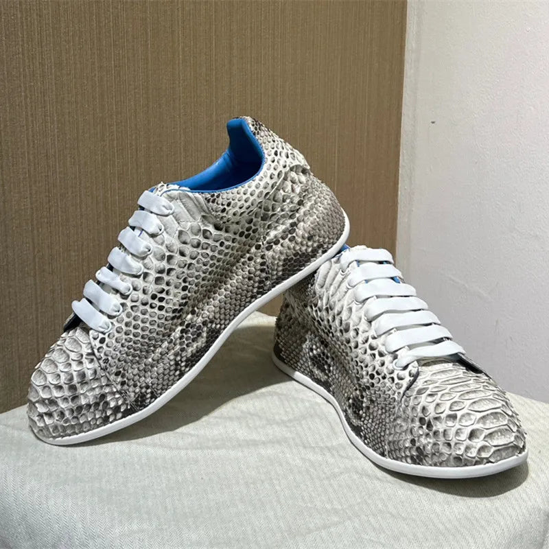 TREKHE | Serpentine Schnür-Walking-Flats – Unisex-Sneaker aus echtem Schlangenleder in Grau