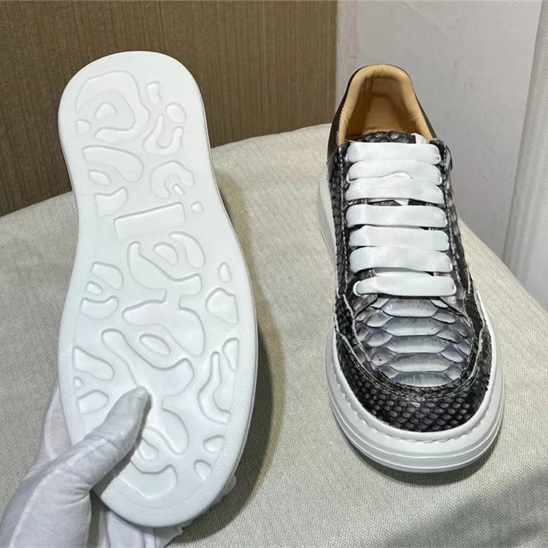 TREKHE | Serpentine Leder Street Sneakers – Silber-Schwarze Exotische Schnürschuhe für Herren