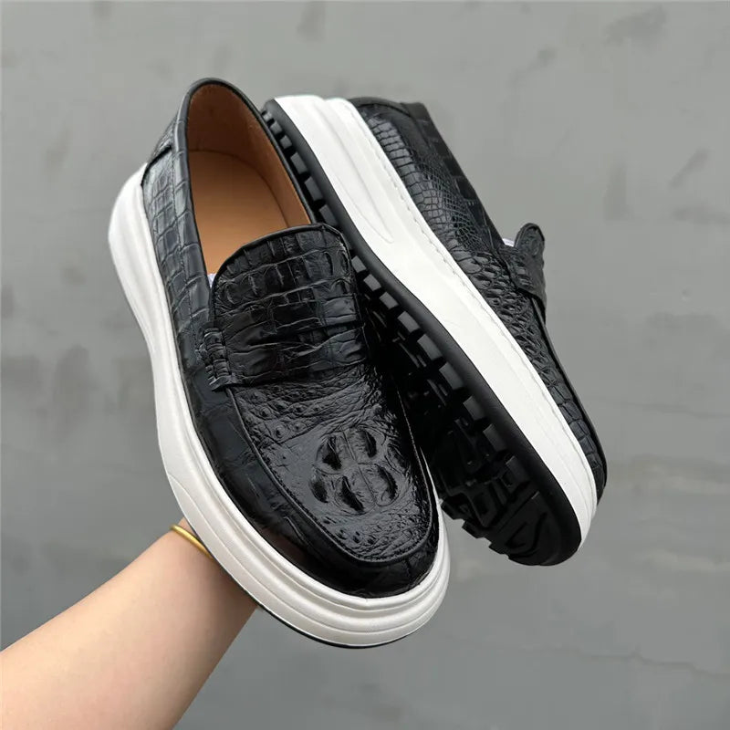 TREKHE | Slip-On-Loafer aus Krokodilleder mit erhöhtem Absatz – Schwarze Freizeitschuhe für Herren mit 5 cm Absatz