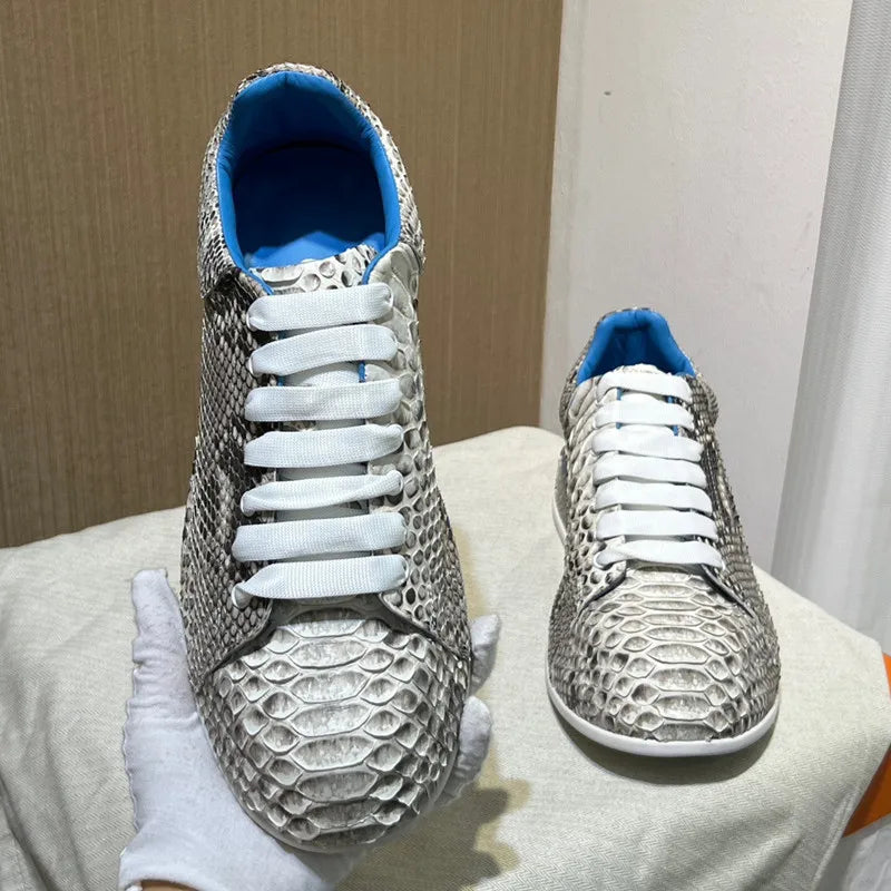 TREKHE | Serpentine Schnür-Walking-Flats – Unisex-Sneaker aus echtem Schlangenleder in Grau