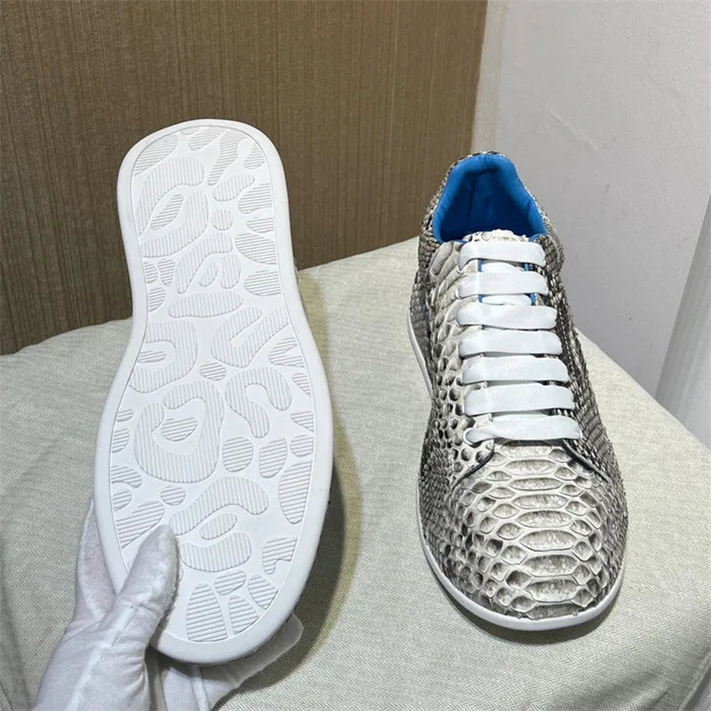TREKHE | Serpentine Schnür-Walking-Flats – Unisex-Sneaker aus echtem Schlangenleder in Grau
