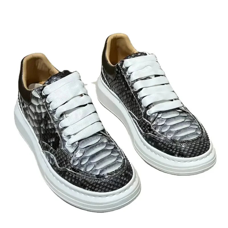 TREKHE | Serpentine Leder Street Sneakers – Silber-Schwarze Exotische Schnürschuhe für Herren