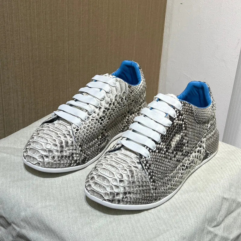 TREKHE | Serpentine Schnür-Walking-Flats – Unisex-Sneaker aus echtem Schlangenleder in Grau