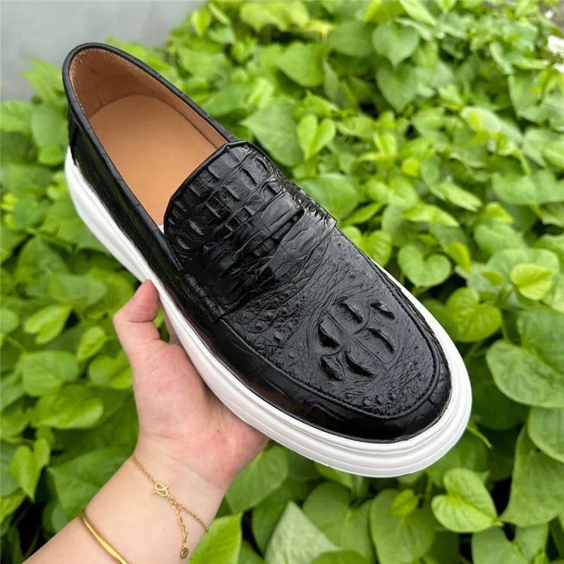 TREKHE | Slip-On-Loafer aus Krokodilleder mit erhöhtem Absatz – Schwarze Freizeitschuhe für Herren mit 5 cm Absatz