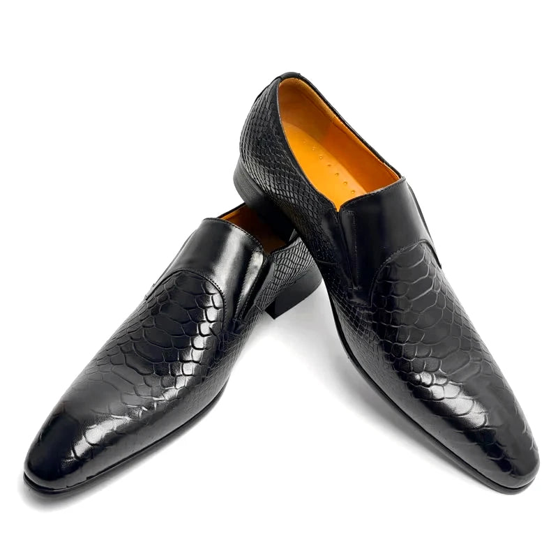TREKHE | Essential Schwarze Slip-On-Loafer – Handbemaltes Rindsleder