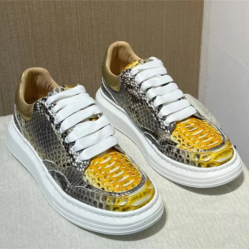 TREKHE | Serpentine Leder Street Sneakers – Silber-Schwarze Exotische Schnürschuhe für Herren